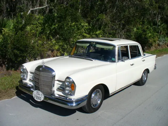 1965 Mercedes-Benz 200-Series