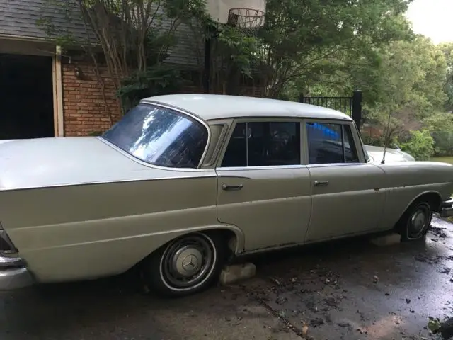 1965 Mercedes-Benz 200-Series 220SE