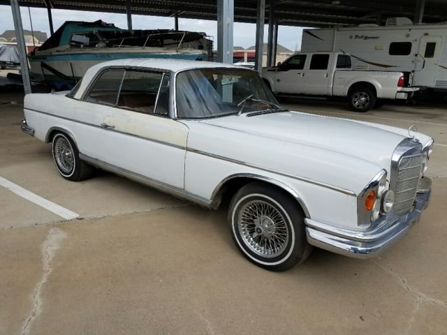 1965 Mercedes-Benz 200-Series 250se Sunroof Coupe
