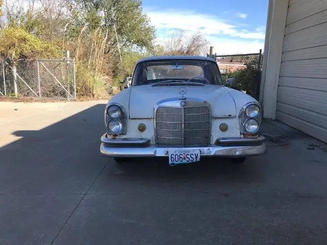 1965 Mercedes-Benz 200-Series