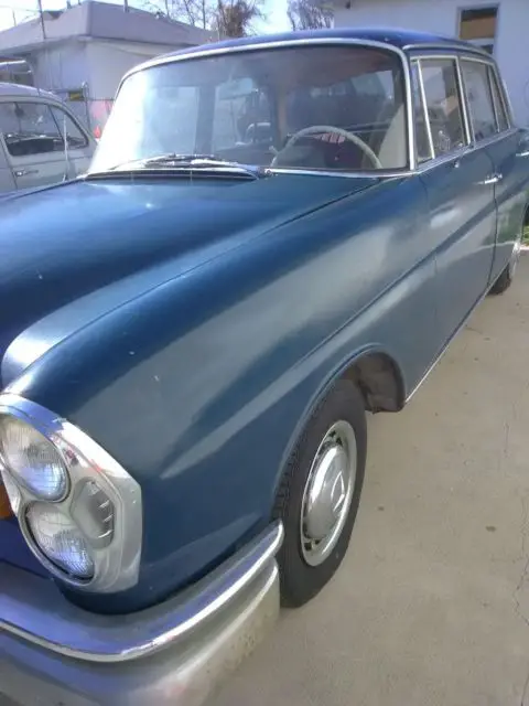 1965 Mercedes-Benz 200-Series