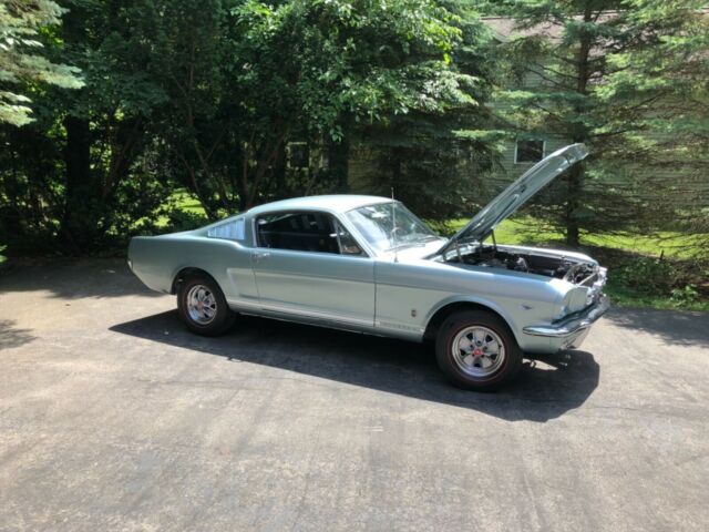 1965 Ford Mustang Luxury