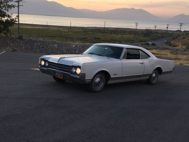 1965 Oldsmobile Eighty-Eight Holiday