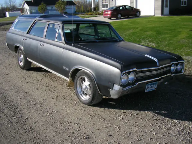 1965 Oldsmobile Vista Cruiser station wagon