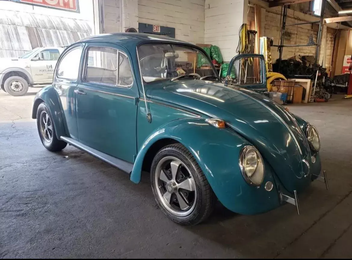 1965 Volkswagen Beetle deluxe