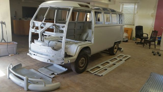 1965 Volkswagen Bus/Vanagon 21 window micro-bus