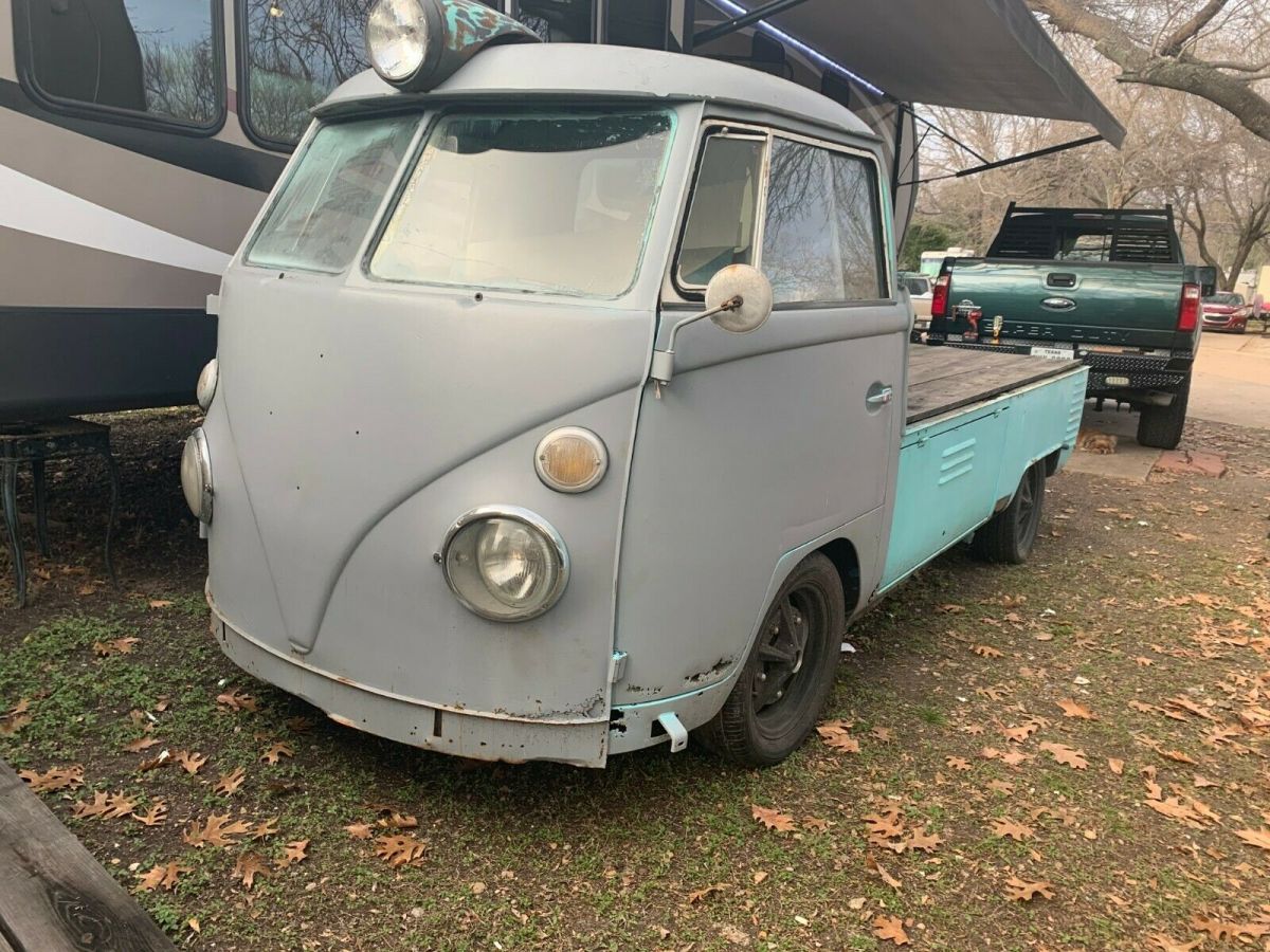 1965 Volkswagen Bus/Vanagon all there