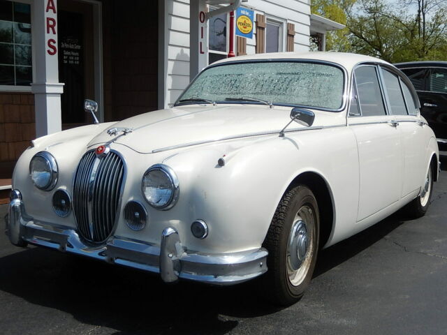 1966 Jaguar MK2 3.4 Saloon Sedan