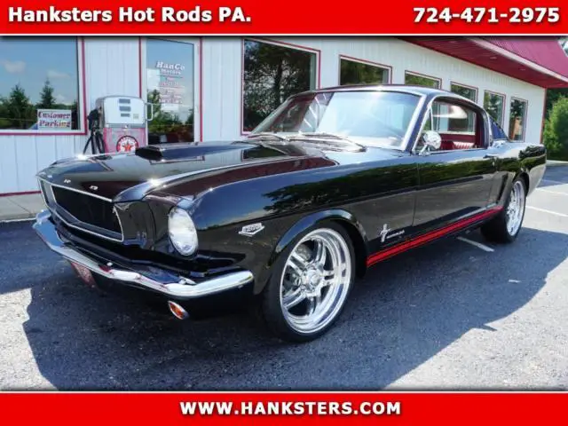 1966 Ford Mustang 2+2 Fastback Restomod