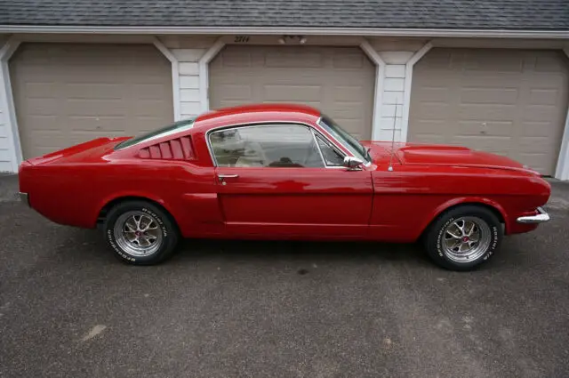 1966 Ford Mustang fastback/pony