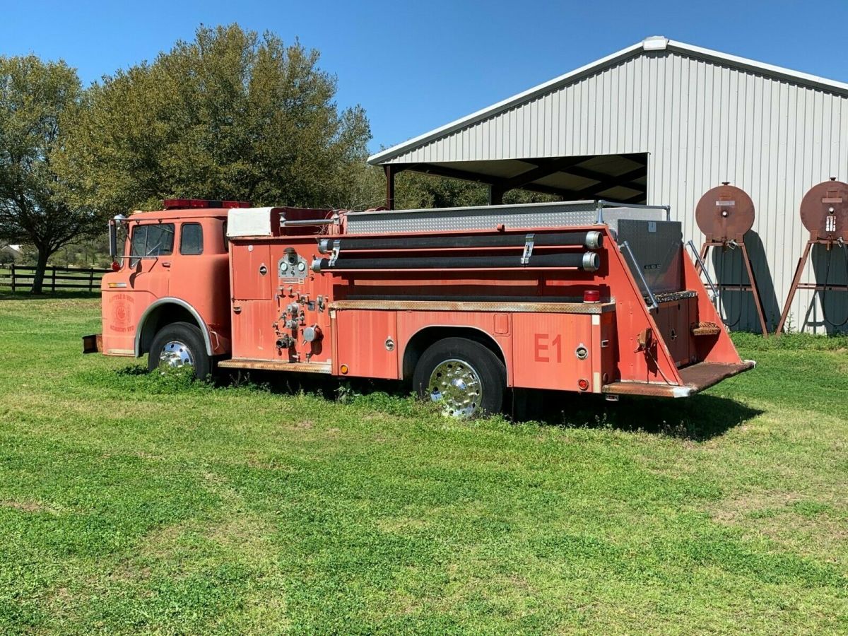 1966 Ford Super Duty Fire Truck Firetruck - 1000 gallon tank.