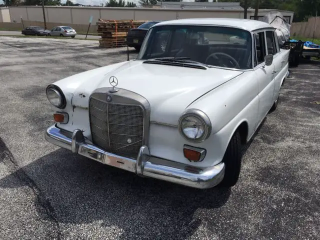 1966 Mercedes-Benz 200-Series