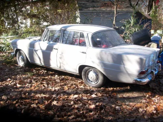 1966 Mercedes-Benz 200-Series 230 Fintail 113