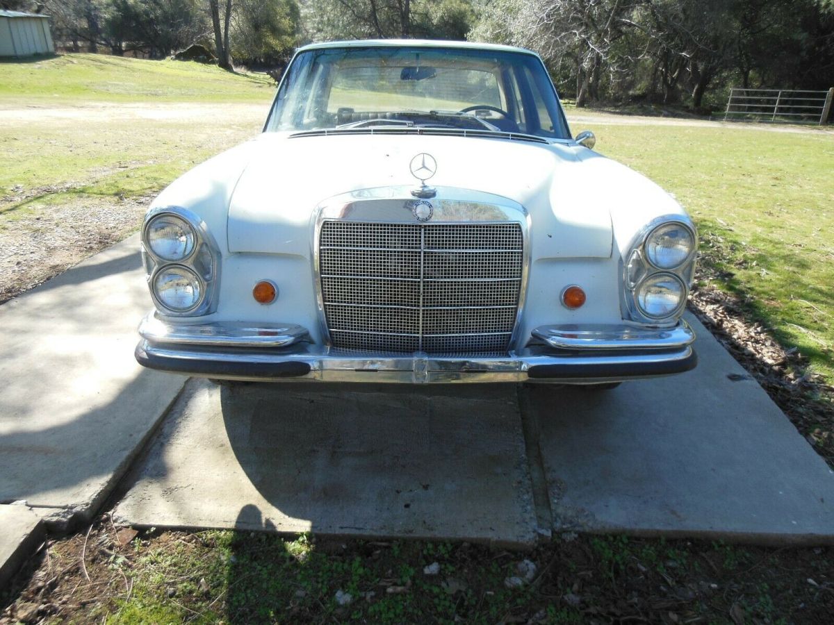 1966 Mercedes-Benz 200-Series