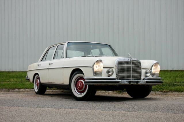 1966 Mercedes-Benz 200-Series 250S