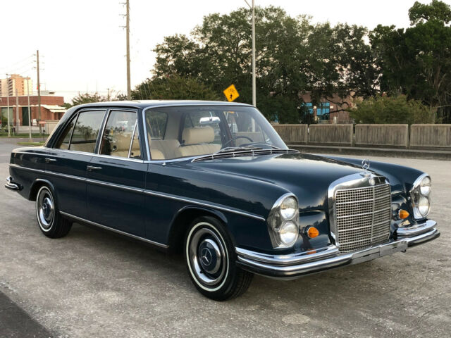 1966 Mercedes-Benz 200-Series 350 Medium Blue w. White-Grey int., 4-SPEED MANUAL