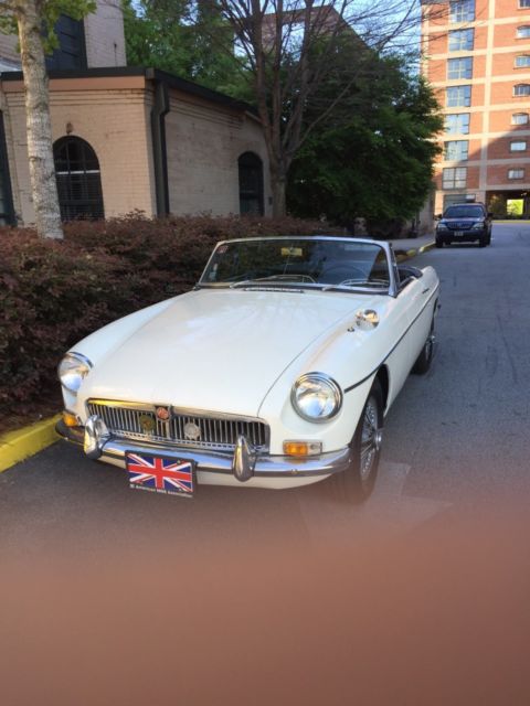 1966 MG MGB BEIGE