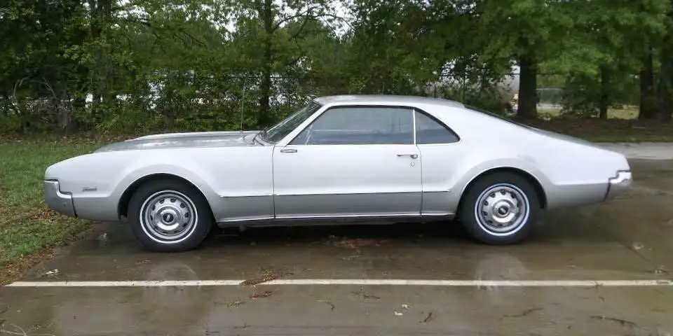 1966 Oldsmobile Toronado Delux