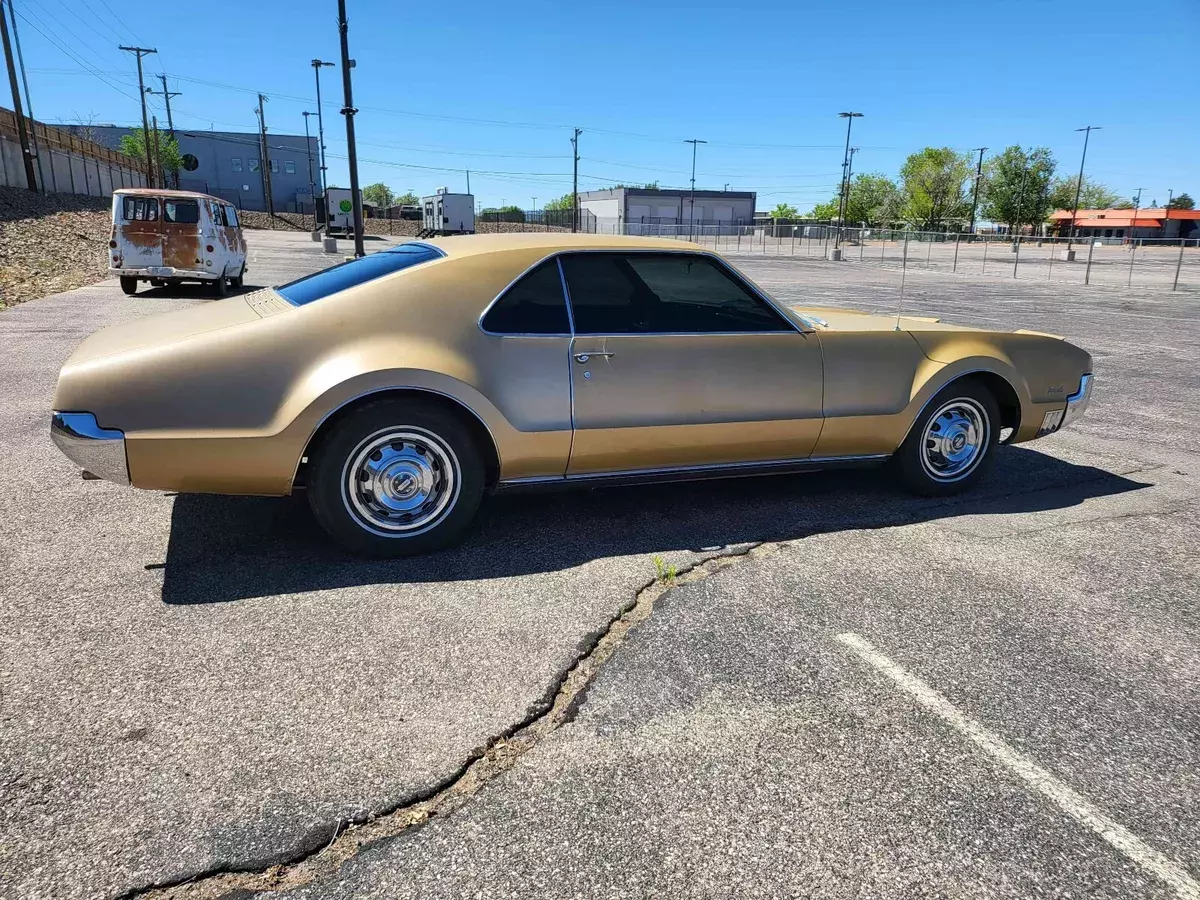 1966 Oldsmobile Toronado deluxe