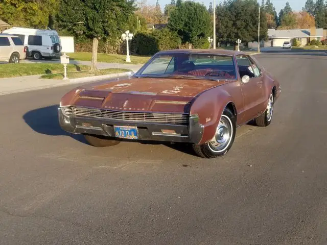 1966 Oldsmobile Toronado Deluxe