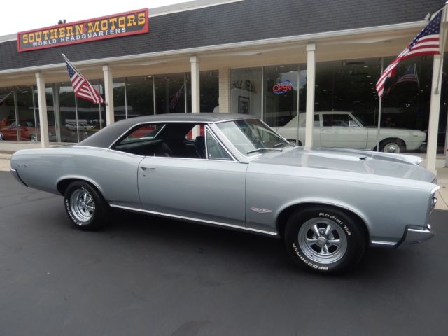 1966 Pontiac GTO Buckets