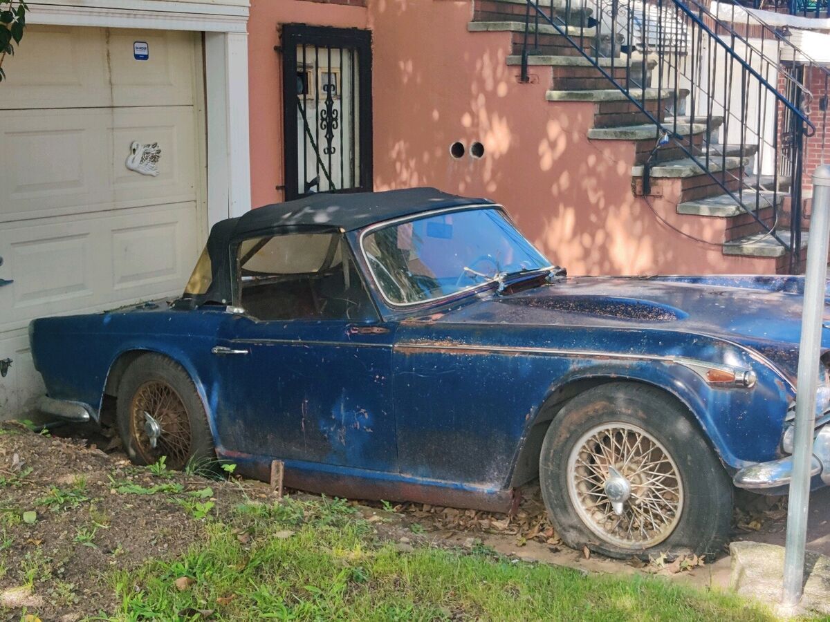 1966 Triumph TR4 blue