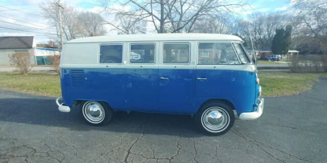 1966 Volkswagen Bus/Vanagon White