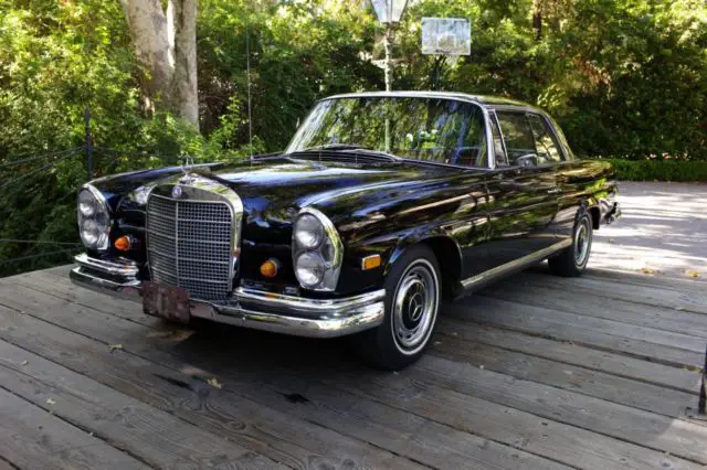 1967 Mercedes-Benz 200-Series Leather