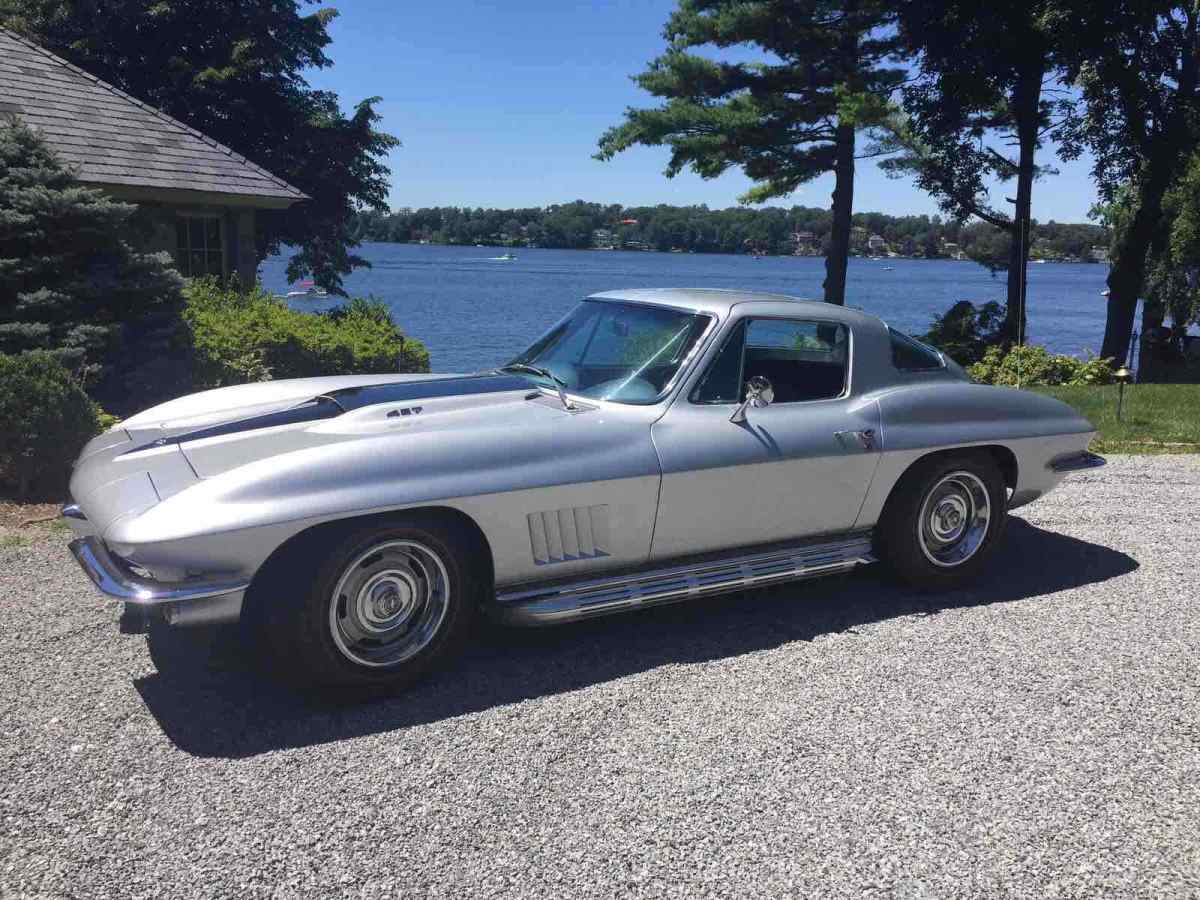 1967 Chevrolet Corvette coupe