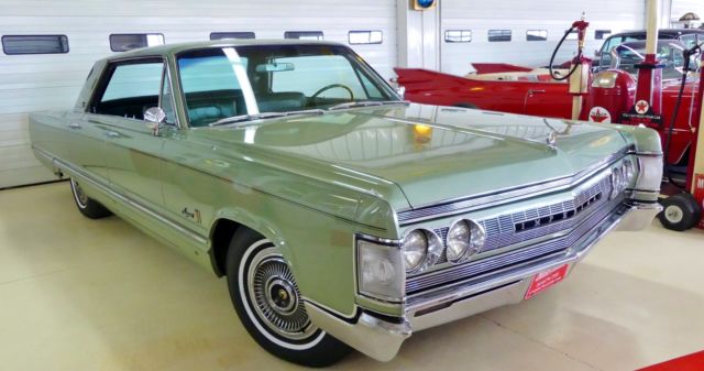 1967 Chrysler Imperial Crown