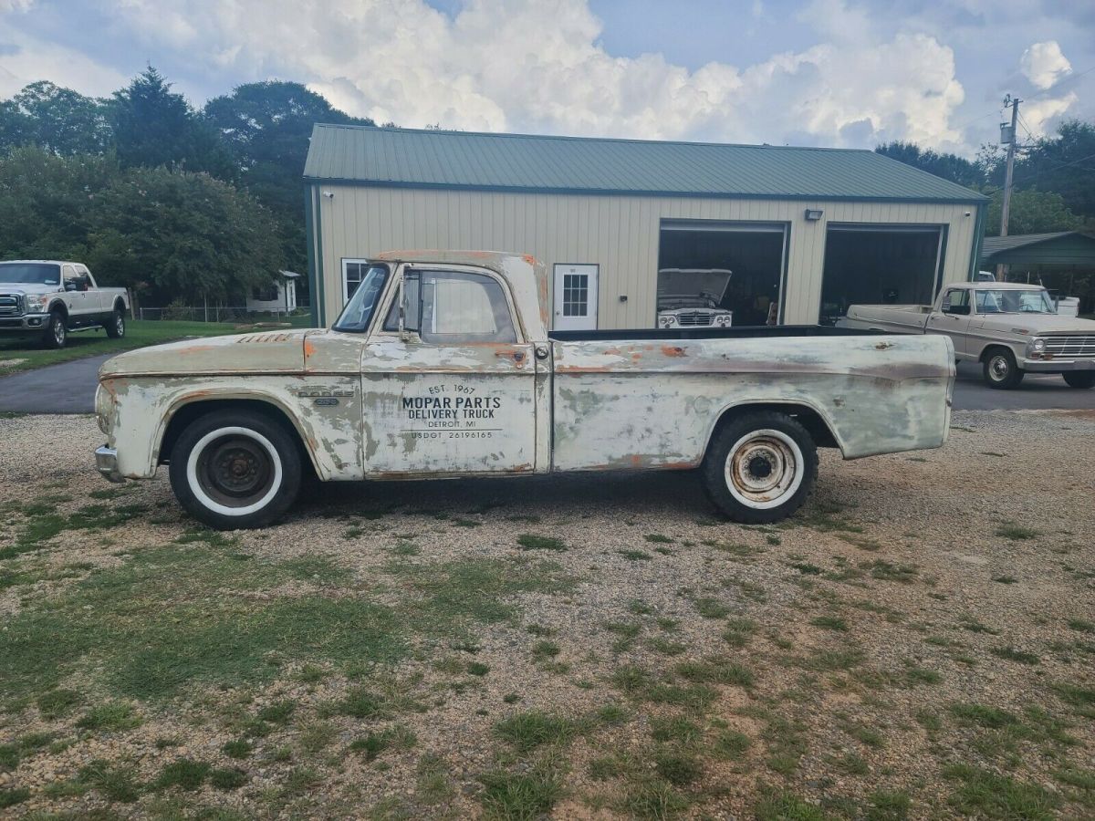 1967 Dodge D200