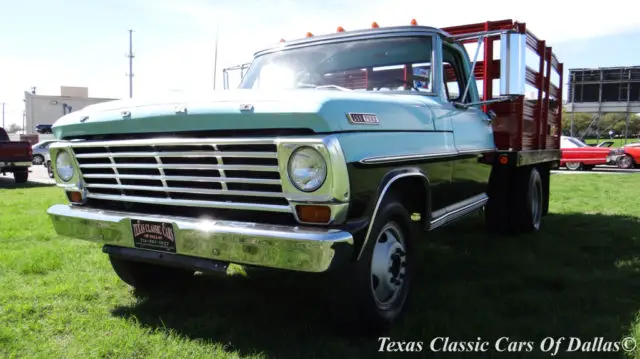 1967 Ford F-350 Stakebed