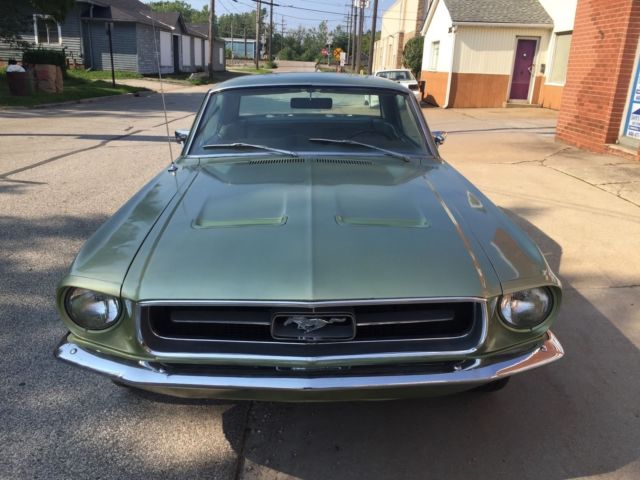 1967 Ford Mustang 289 4-V P/S Dual Exhaust! Excellent daily driver!