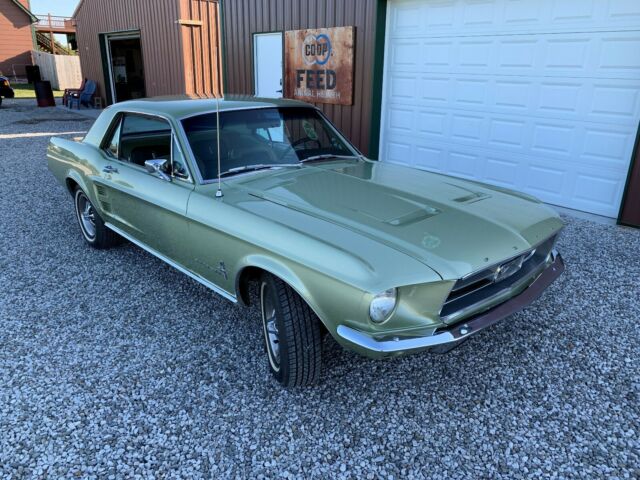 1967 Ford Mustang Luxury