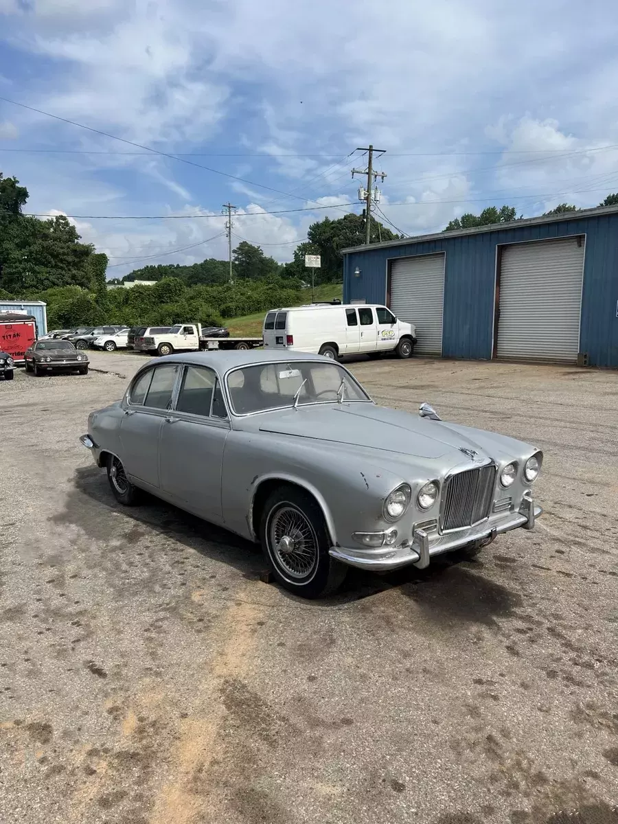 1967 Jaguar 420