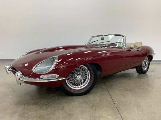 1967 Jaguar E-Type Series 1 --