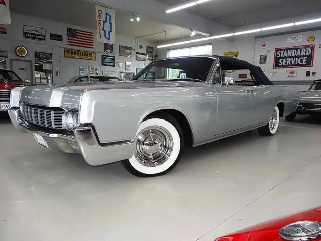 1967 Lincoln Continental Rare, Restored, AC, Gorgeous Color Combo, V8 PWR