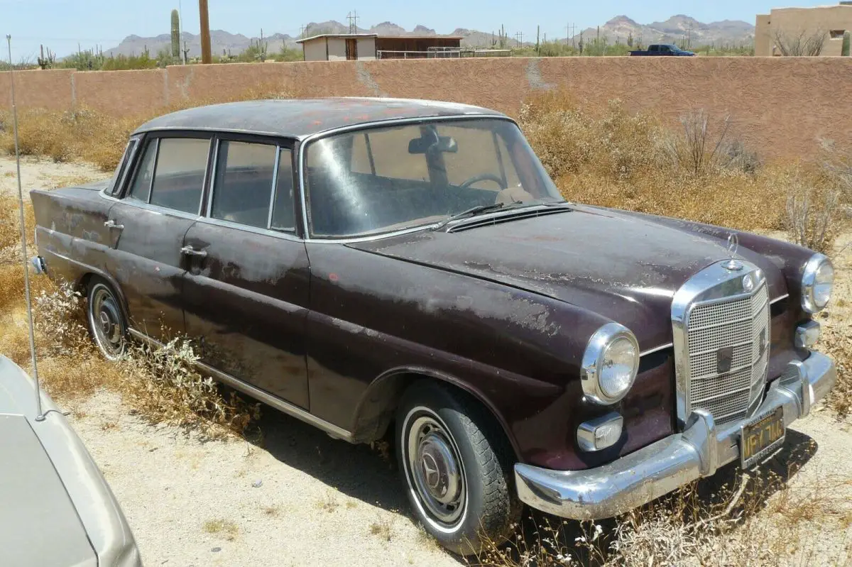 1967 Mercedes-Benz 200-Series