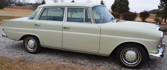 1967 Mercedes-Benz 200-Series