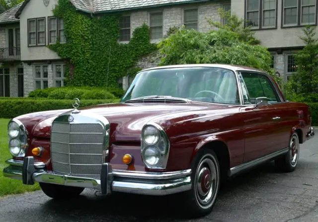 19670000 Mercedes-Benz 200-Series