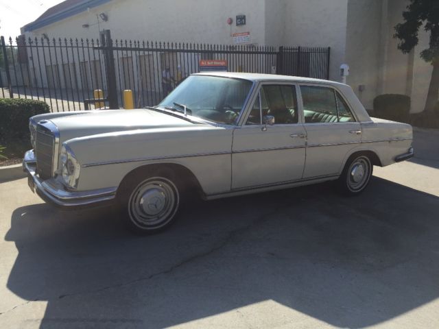 1967 Mercedes-Benz 200-Series 250SE