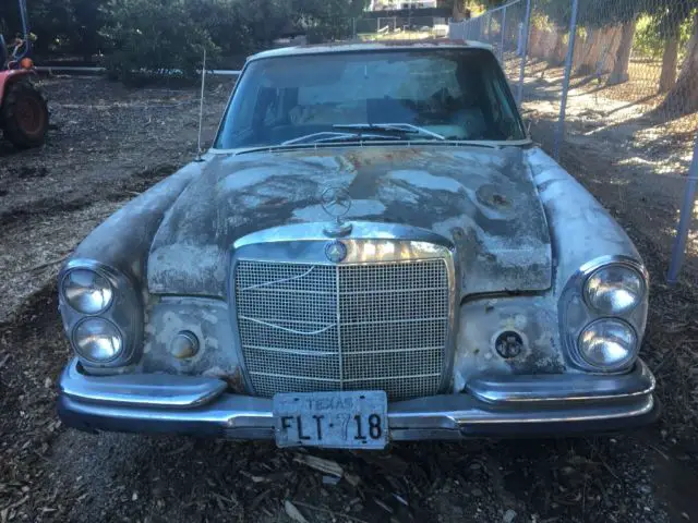 1967 Mercedes-Benz 300-Series Leather