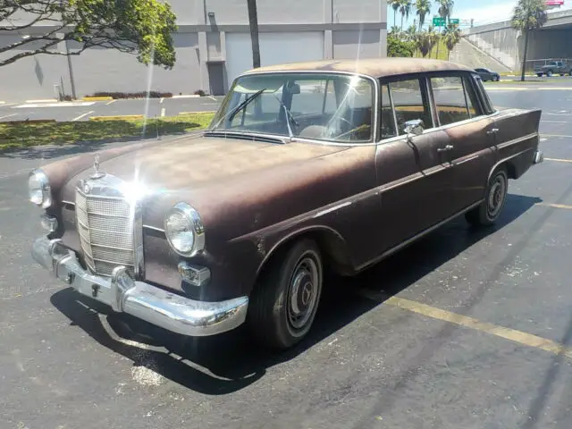 1967 Mercedes-Benz 200-Series