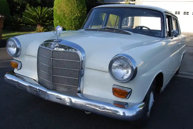 1967 Mercedes-Benz 200-Series