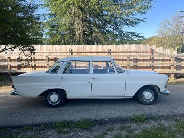 1967 Mercedes-Benz 230