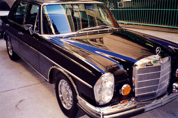 1967 Mercedes-Benz 200-Series luxury