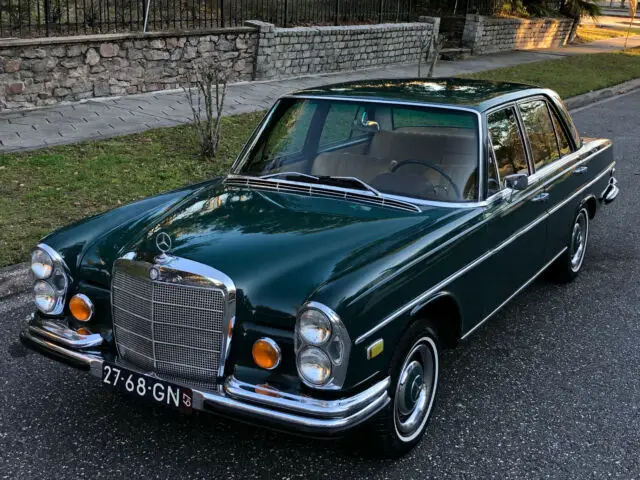 1967 Mercedes-Benz 200-Series 268 Blue-Green ext. w. Bamboo interior