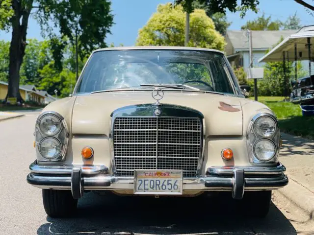 1967 Mercedes-Benz 250S Chrome