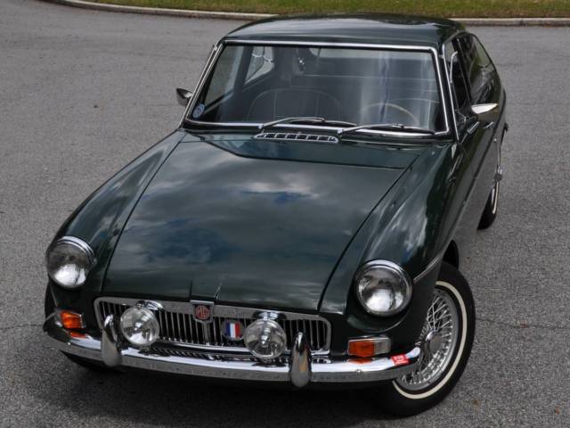 1967 MG MGB 2-door hatchback, hardtop with black leather