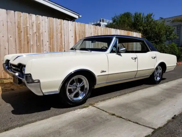 1967 Oldsmobile Cutlass Cutlass Supreme Holiday Hardtop